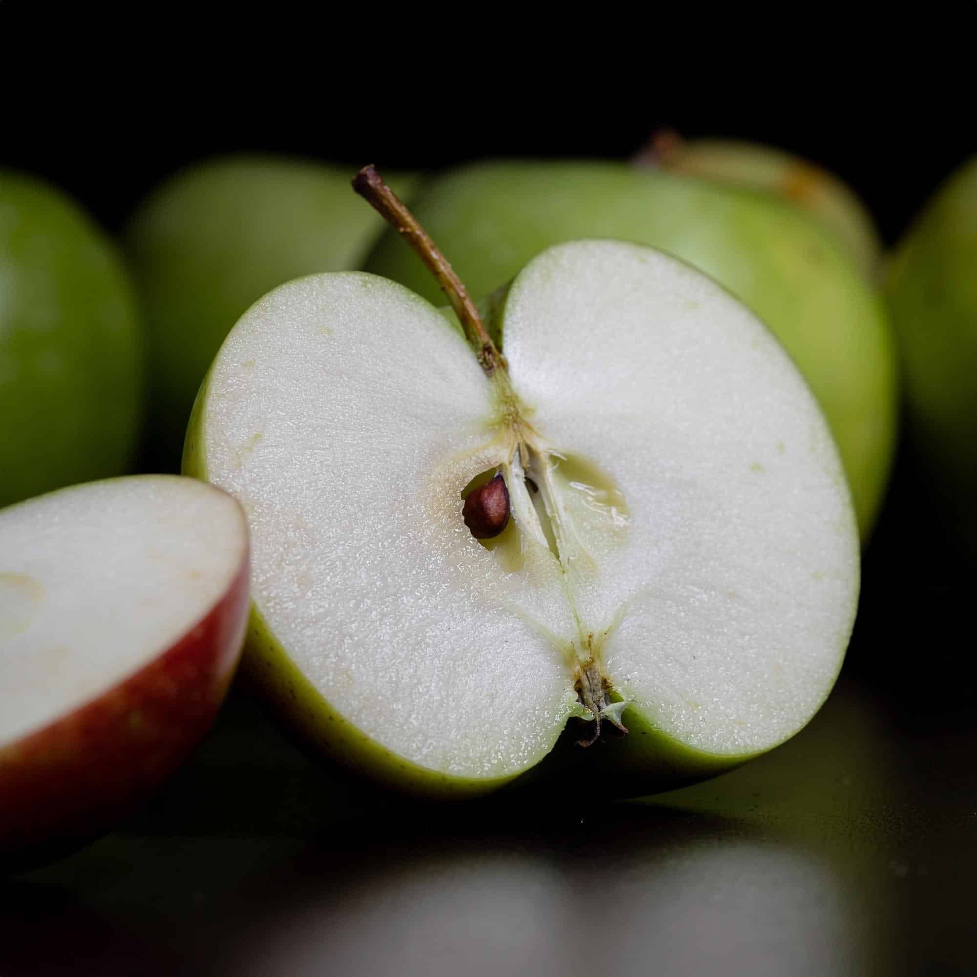 Iss-einen-Apfel-Tag 1 Firefly Apfel Gruen Saftig und angebissen 27115 1